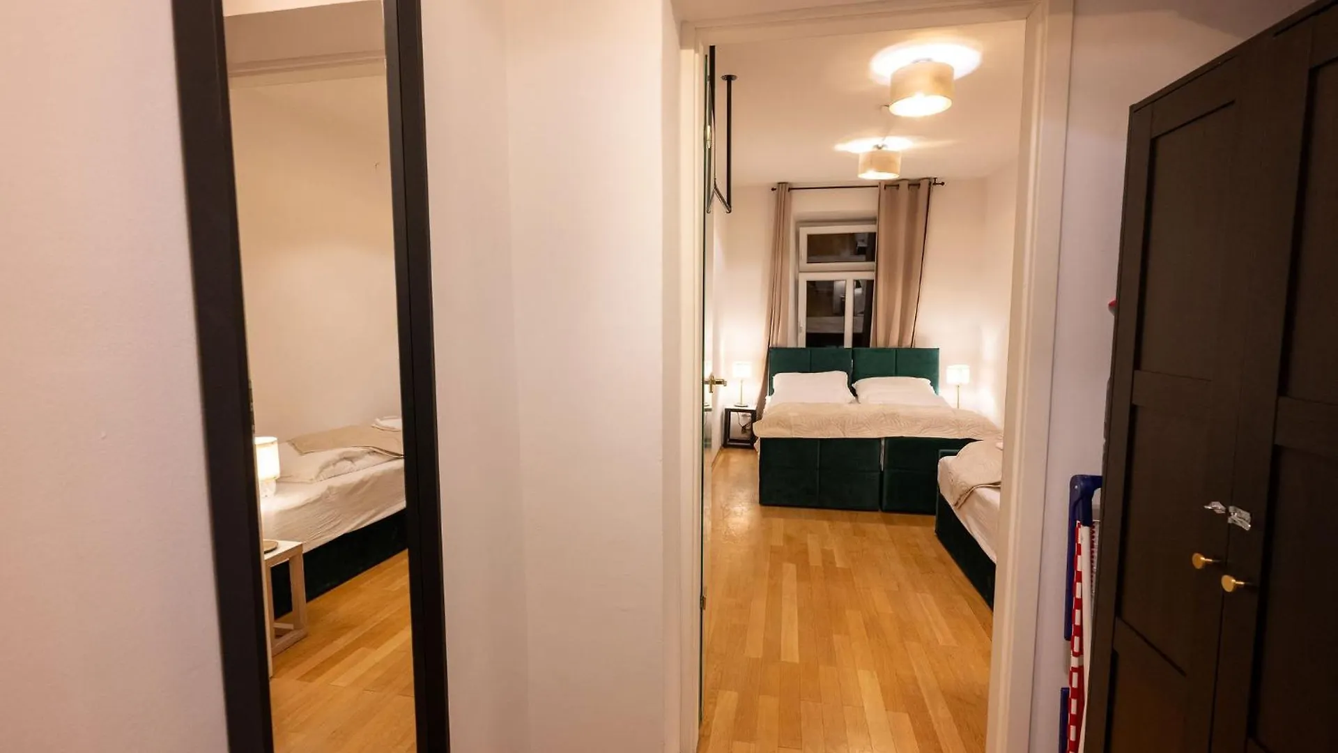 Munich Large Apartment 110 Qm, 3 Bedrooms And Very Central 1-12 Guests