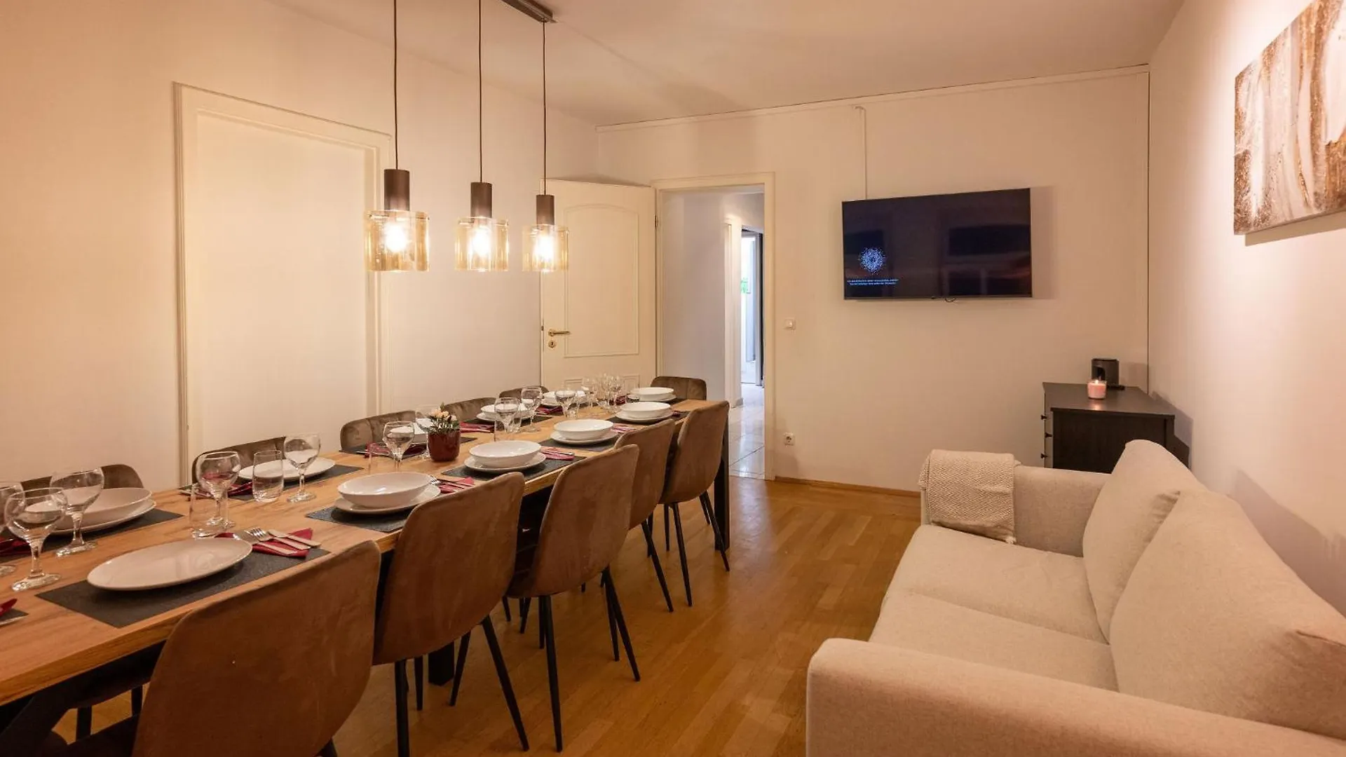 Munich Large Apartment 110 Qm, 3 Bedrooms And Very Central 1-12 Guests
