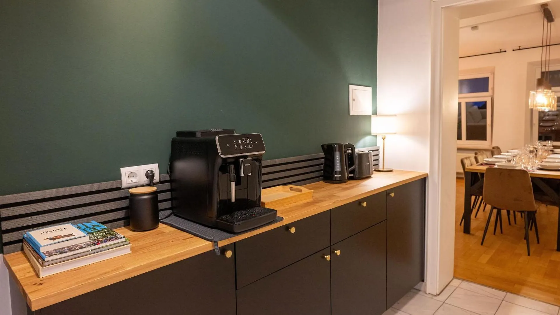 Munich Large Apartment 110 Qm, 3 Bedrooms And Very Central 1-12 Guests