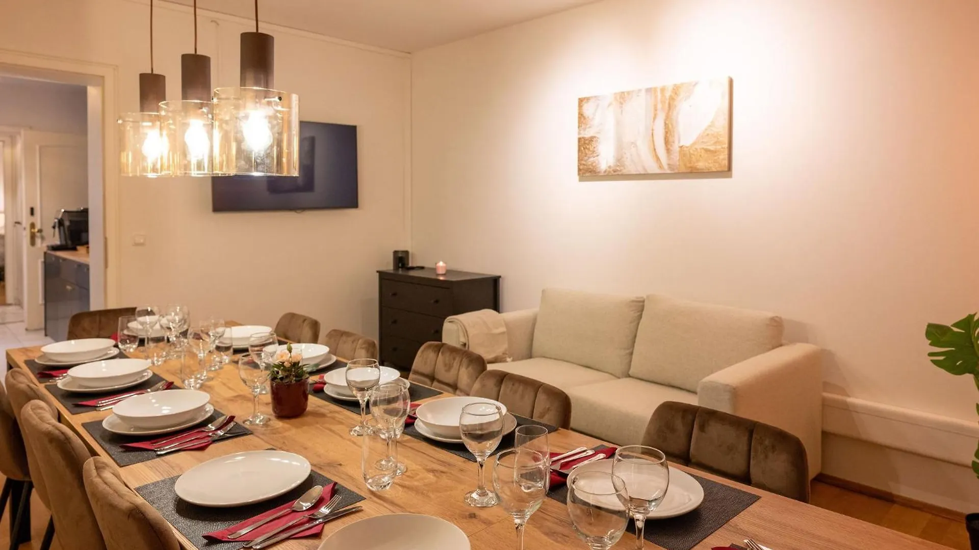 Munich Large Apartment 110 Qm, 3 Bedrooms And Very Central 1-12 Guests