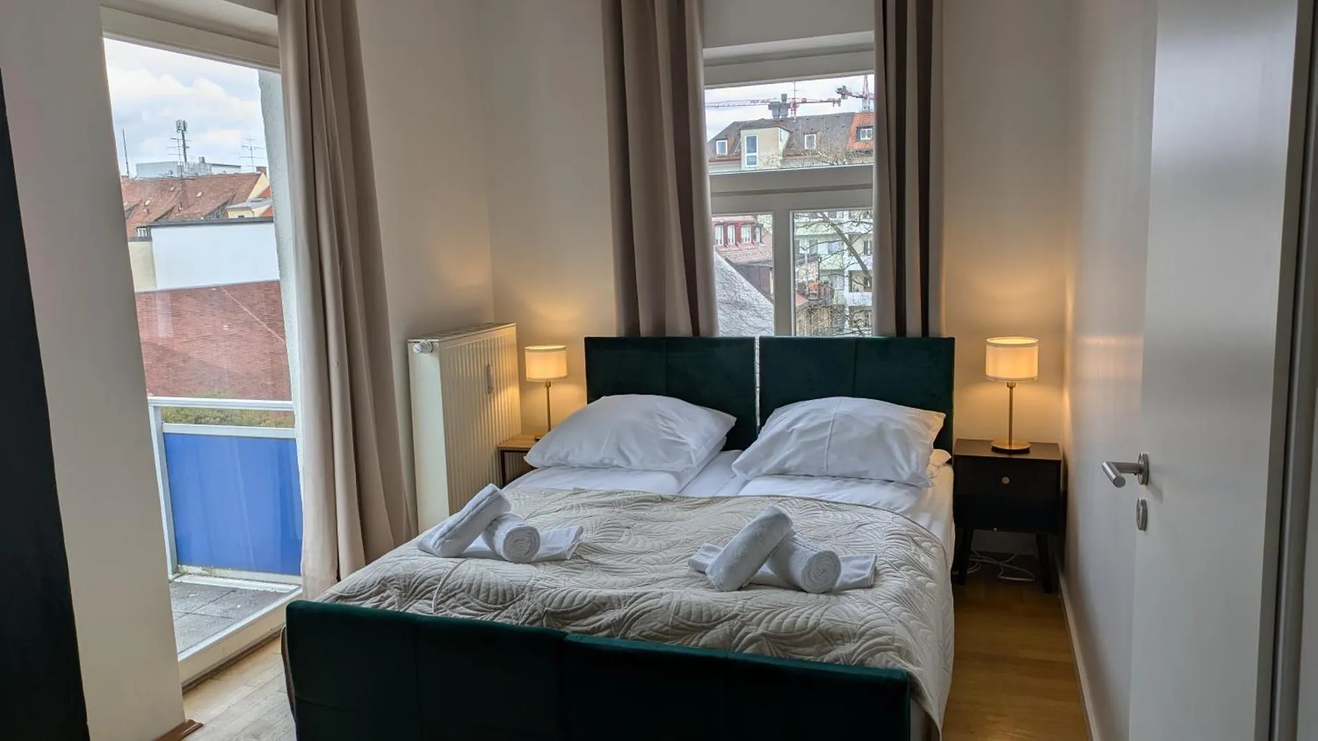 Munich Large Apartment 110 Qm, 3 Bedrooms And Very Central 1-12 Guests